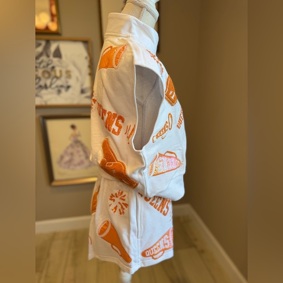 New! Rare! QUEEN OF SPARKLES Orange and White Cheers Queen Set - Picture 7 of 13